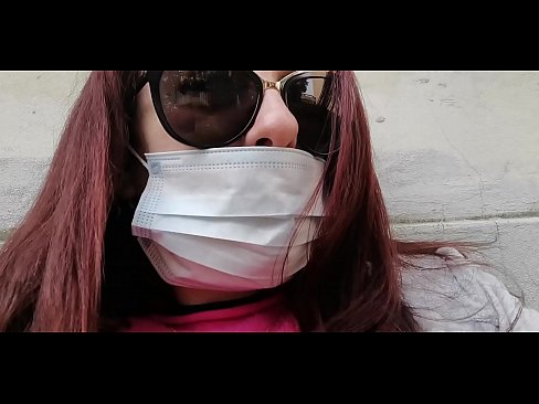 ❤️ Nicoletta neem wraak op haar buurman en piepie in sy motorhuis (Spesiale Covid19 Italiaanse kwarantyn) ❤ Superseks by ons