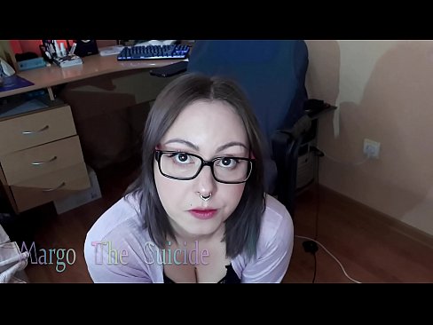 ❤️ Sexy meisie met bril suig dildo diep op kamera ❤ Superseks by ons